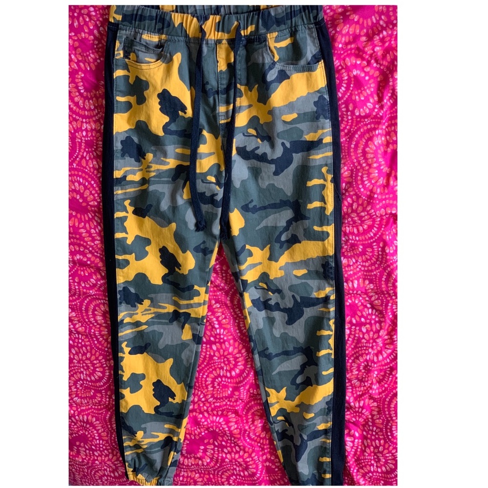 New yellow camo cargo jogger SZ MEDIUM
